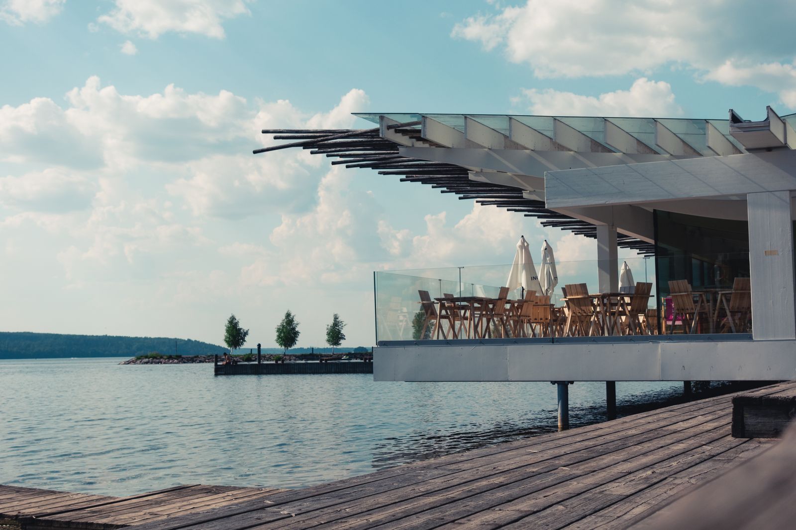 Terrasse vitrée au bord du lac
